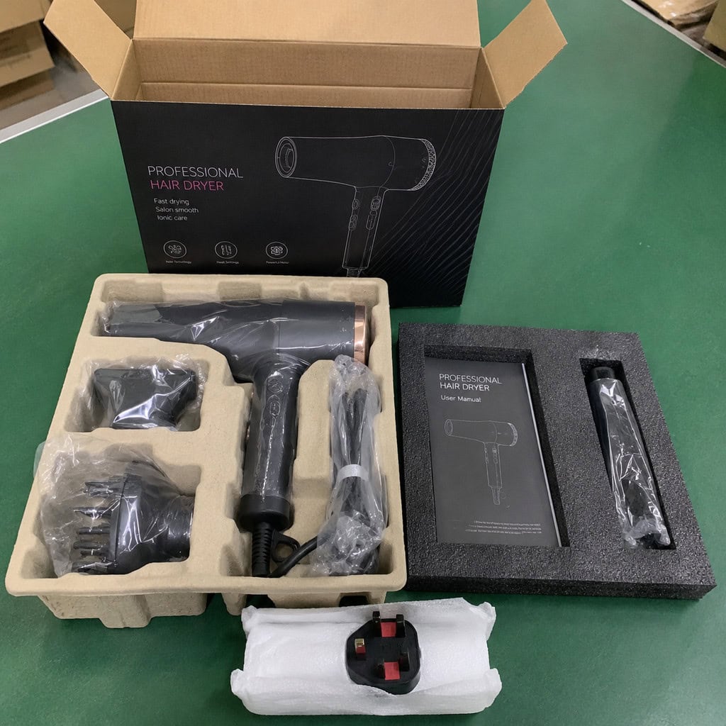 Hair dryer packaging versions and accessory layouts